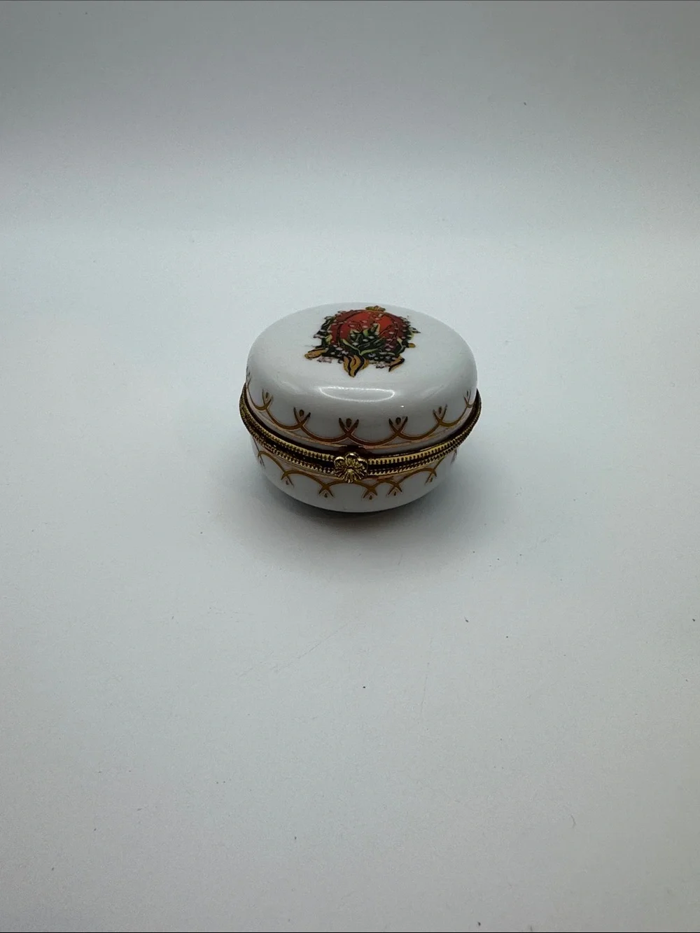 Imperial Romanov Porcelain Handpainted Gold Trim Trinket Vanity Box Oval